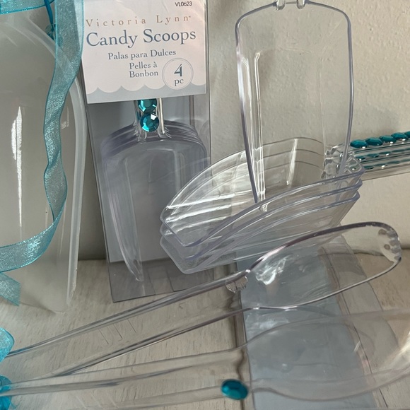 Group of candy bar scoops and tongs - Picture 6 of 11